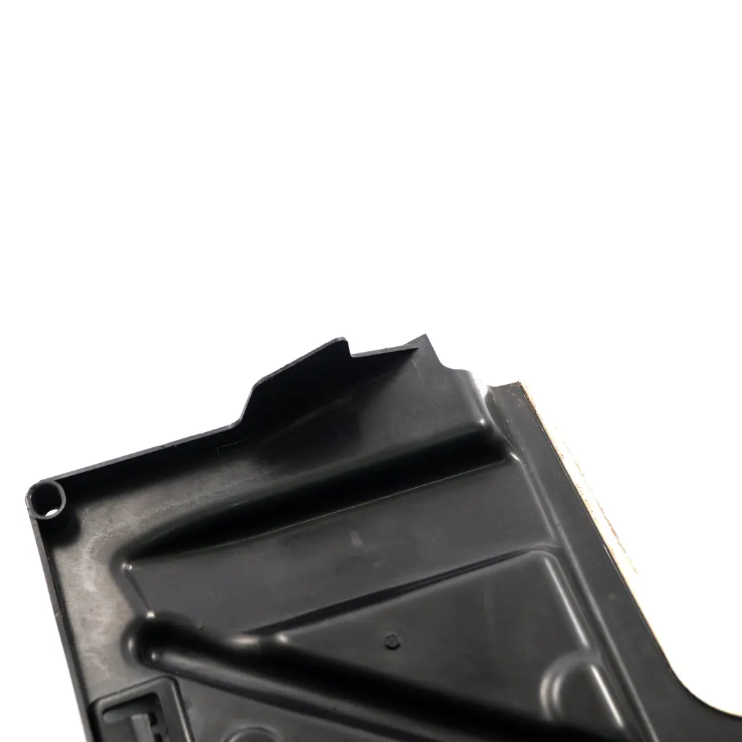 Porta scarico dell'acqua Anteriore sinistra Copertura per Mercedes W246 con numero di parte A2467220195 Mercedes W246 Porta scarico dell'acqua Anteriore sinistra Copertura - SKU A2467220195 - Numero di parte A2467220195