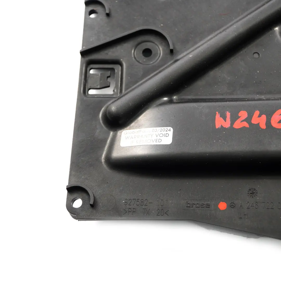 Porta scarico dell'acqua Anteriore sinistra Copertura per Mercedes W246 con numero di parte A2467220195 Mercedes W246 Porta scarico dell'acqua Anteriore sinistra Copertura - SKU A2467220195 - Numero di parte A2467220195