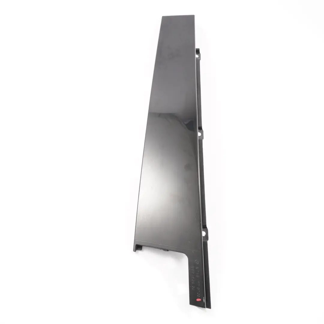 Garniture de Porte B-Pillar Extérieur Avant Droit High Gloss pour Mercedes W246 à propos du numéro de pièce A2467220200 Mercedes W246 Garniture de Porte B-Pillar Extérieur Avant Droit High Gloss - SKU A2467220200 - Numéro de pièce A2467220200