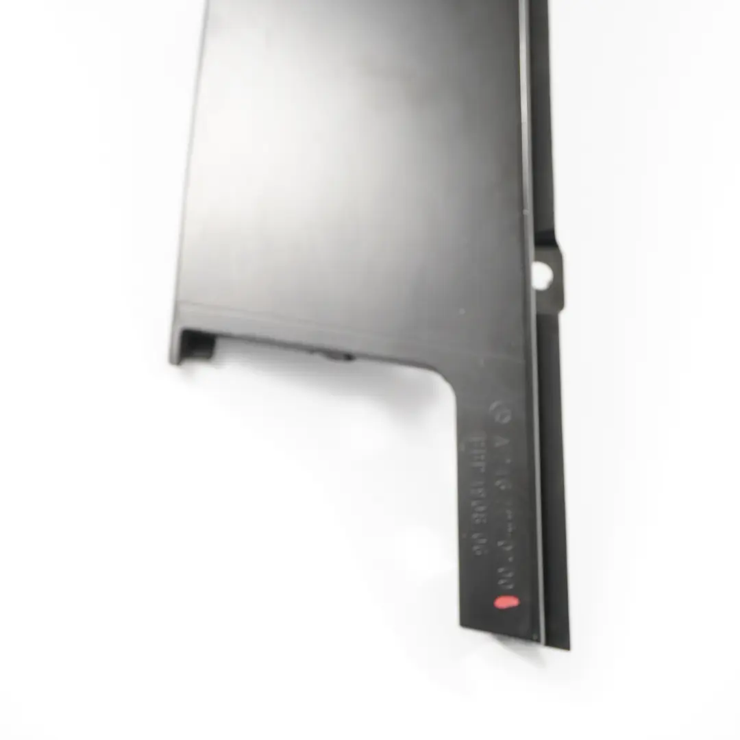 Garniture de Porte B-Pillar Extérieur Avant Droit High Gloss pour Mercedes W246 à propos du numéro de pièce A2467220200 Mercedes W246 Garniture de Porte B-Pillar Extérieur Avant Droit High Gloss - SKU A2467220200 - Numéro de pièce A2467220200