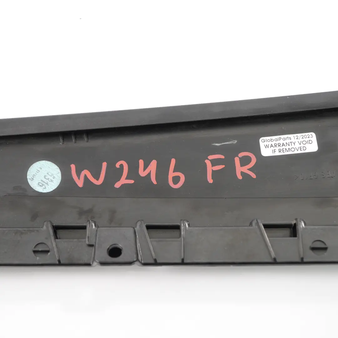 Embellecedor puerta pilar B delantero derecho alto brillo para Mercedes W246 con número de pieza A2467220200 Mercedes W246 Embellecedor puerta pilar B delantero derecho alto brillo - SKU A2467220200 - Número de pieza A2467220200