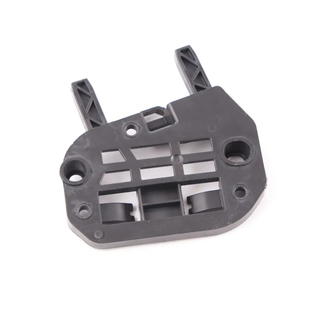  Support serrure porte Mercedes W176 W246 Avant Arrière Droit Holder - SKU A2467230114 - Numéro de pièce A2467230114