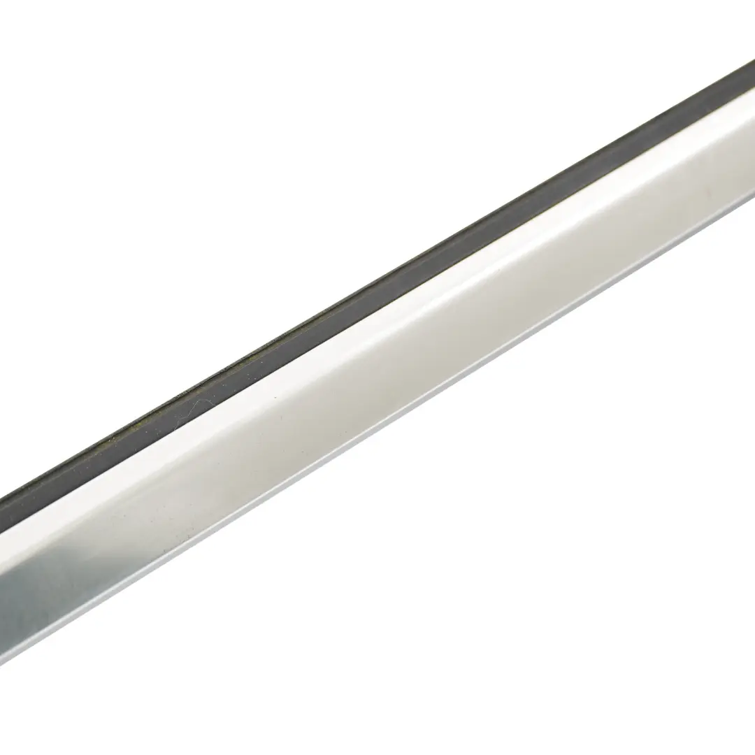 Barre garniture porte fenêtre extérieur gauche Moulure décorative pour Mercedes W246 à propos du numéro de pièce A2467250182 Mercedes W246 Barre garniture porte fenêtre extérieur gauche Moulure décorative - SKU A2467250182 - Numéro de pièce A2467250182