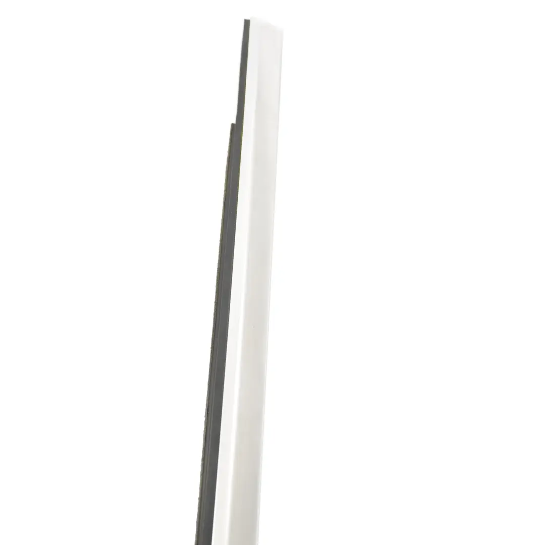 Barre garniture porte fenêtre extérieur gauche Moulure décorative pour Mercedes W246 à propos du numéro de pièce A2467250182 Mercedes W246 Barre garniture porte fenêtre extérieur gauche Moulure décorative - SKU A2467250182 - Numéro de pièce A2467250182