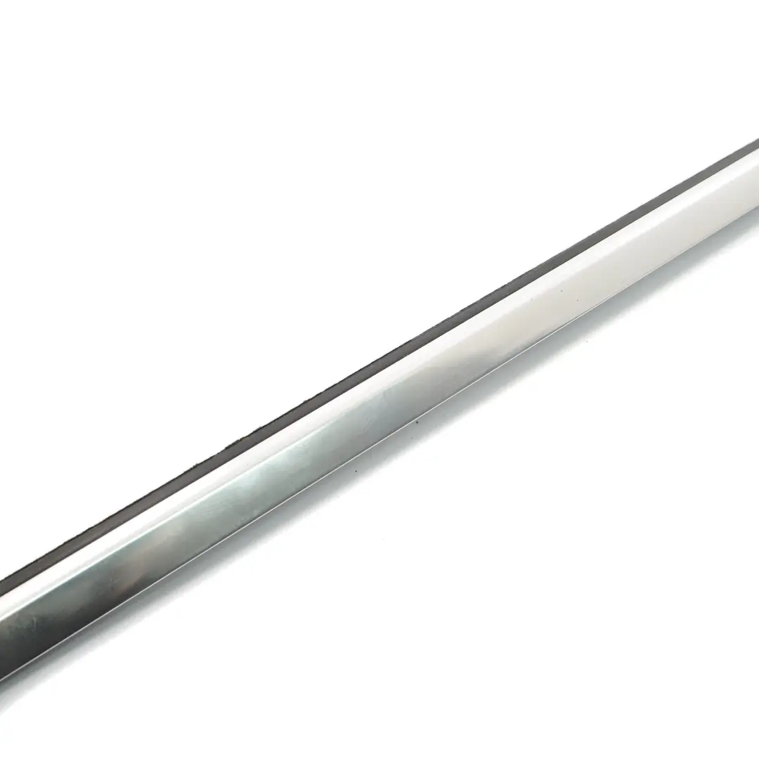 Barre de garniture porte fenêtre extérieure avant droite décoratif pour Mercedes W246 à propos du numéro de pièce A2467250282 Mercedes W246 Barre de garniture porte fenêtre extérieure avant droite décoratif - SKU A2467250282 - Numéro de pièce A2467250282