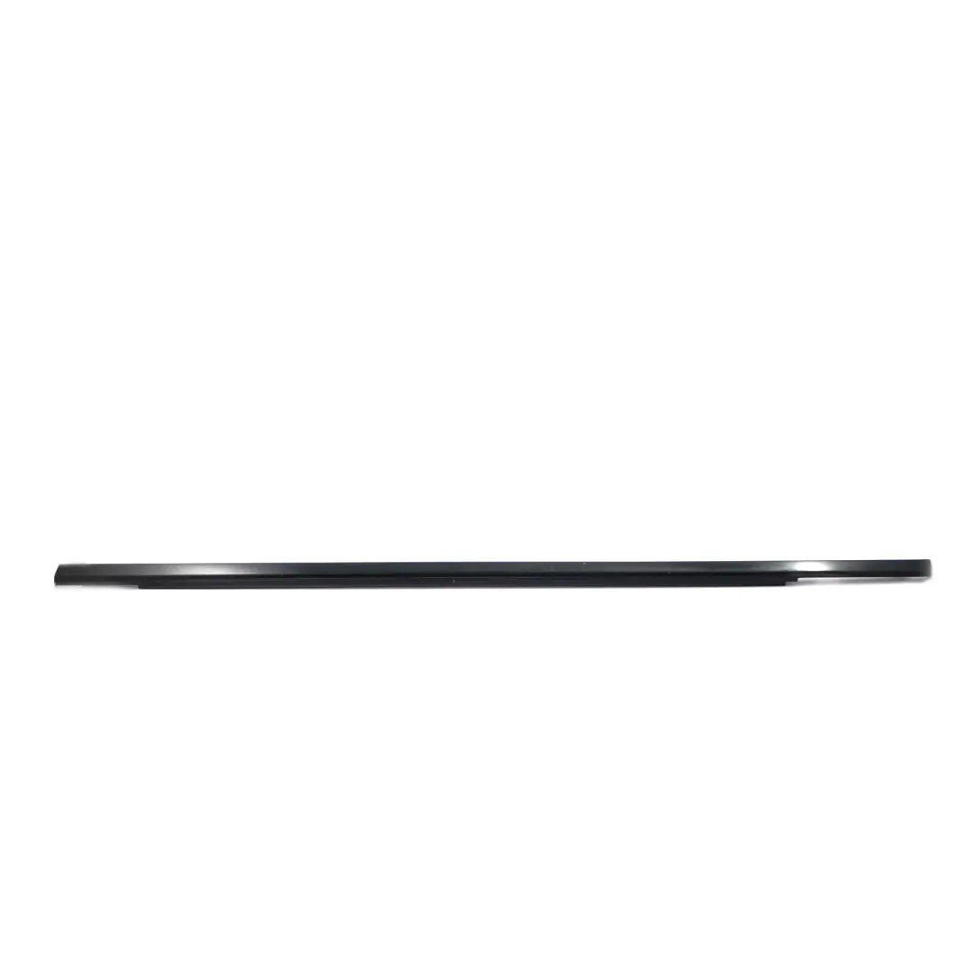 Finestrino Striscia Trim Bar Anteriore Sinistra Nera per Mercedes W246 con numero di parte A2467250382 Mercedes W246 Finestrino Striscia Trim Bar Anteriore Sinistra Nera - SKU A2467250382 - Numero di parte A2467250382