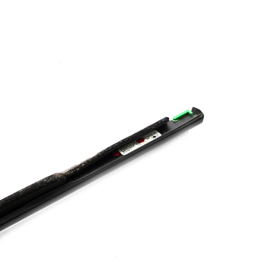 Fensterleiste Trim Bar vorne links schwarz Gussform für Mercedes W246 mit Teilenummer A2467250382 Mercedes W246 Fensterleiste Trim Bar vorne links schwarz Gussform - SKU A2467250382 - Teilenummer A2467250382