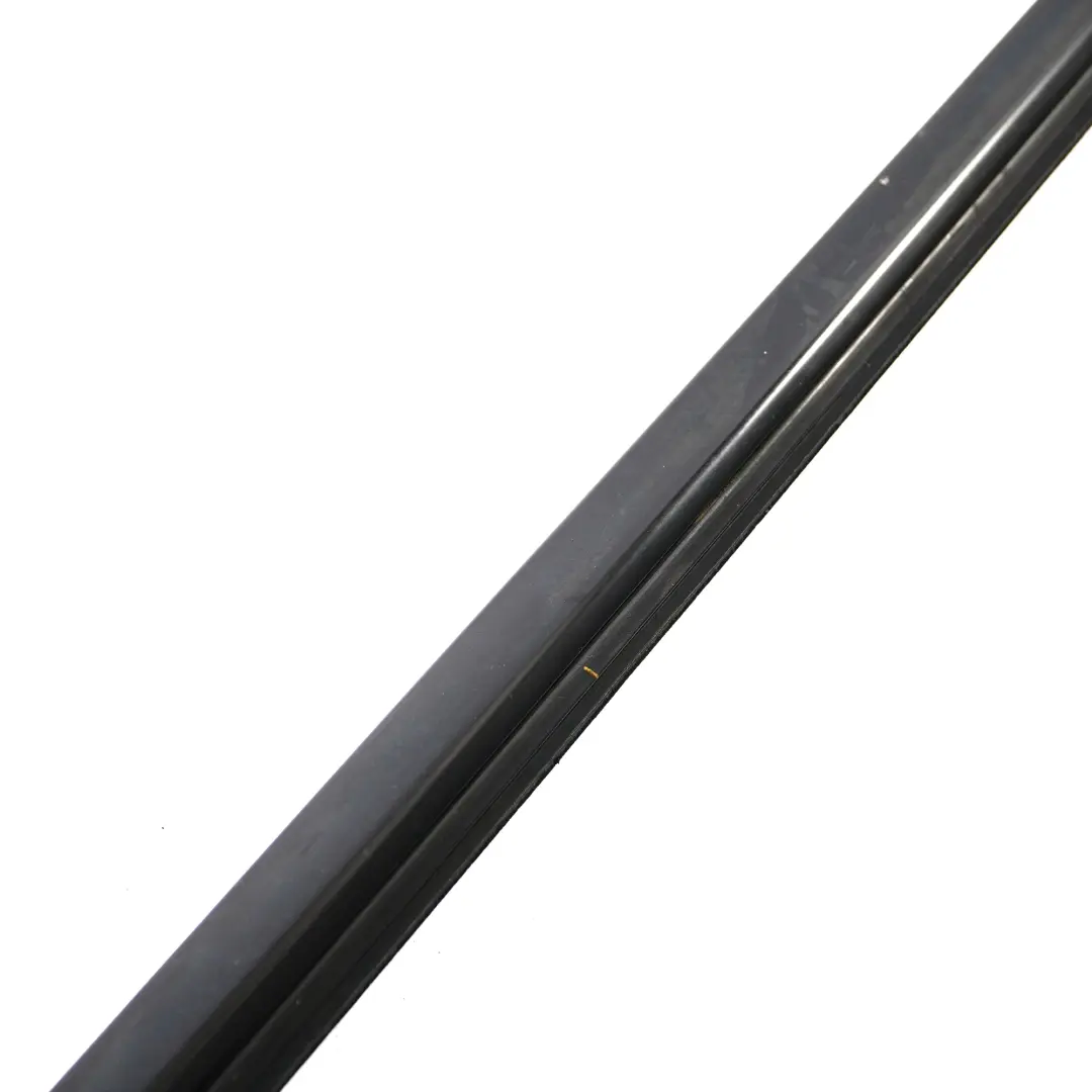 Finestrino Striscia Trim Bar Anteriore Sinistra Nera per Mercedes W246 con numero di parte A2467250382 Mercedes W246 Finestrino Striscia Trim Bar Anteriore Sinistra Nera - SKU A2467250382 - Numero di parte A2467250382