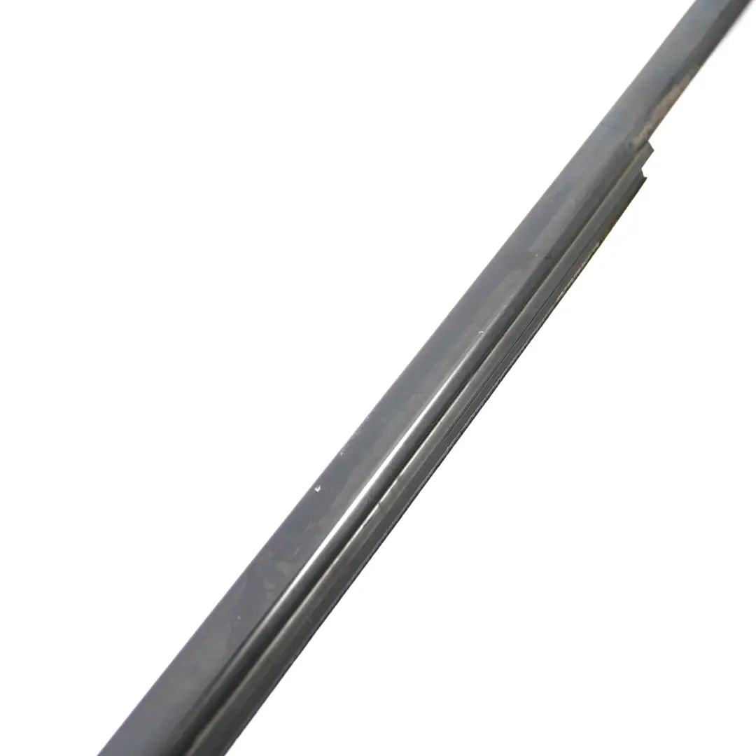 Moldura Negra Delantera Izquierda Barra Recorte para Mercedes W246 con número de pieza A2467250382 Mercedes W246 Moldura Negra Delantera Izquierda Barra Recorte - SKU A2467250382 - Número de pieza A2467250382