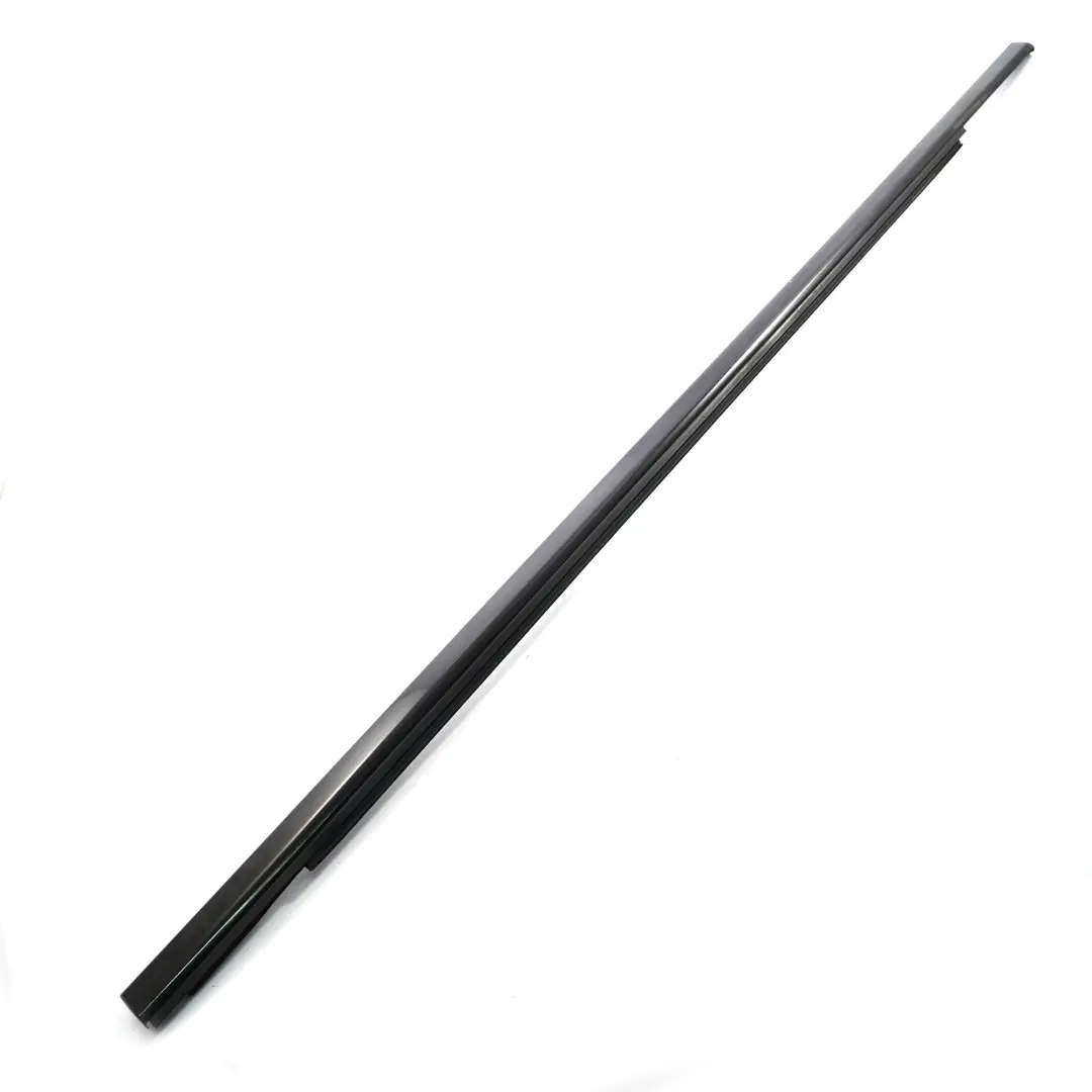 Finestrino Striscia Trim Bar Anteriore Sinistra Nera per Mercedes W246 con numero di parte A2467250382 Mercedes W246 Finestrino Striscia Trim Bar Anteriore Sinistra Nera - SKU A2467250382 - Numero di parte A2467250382