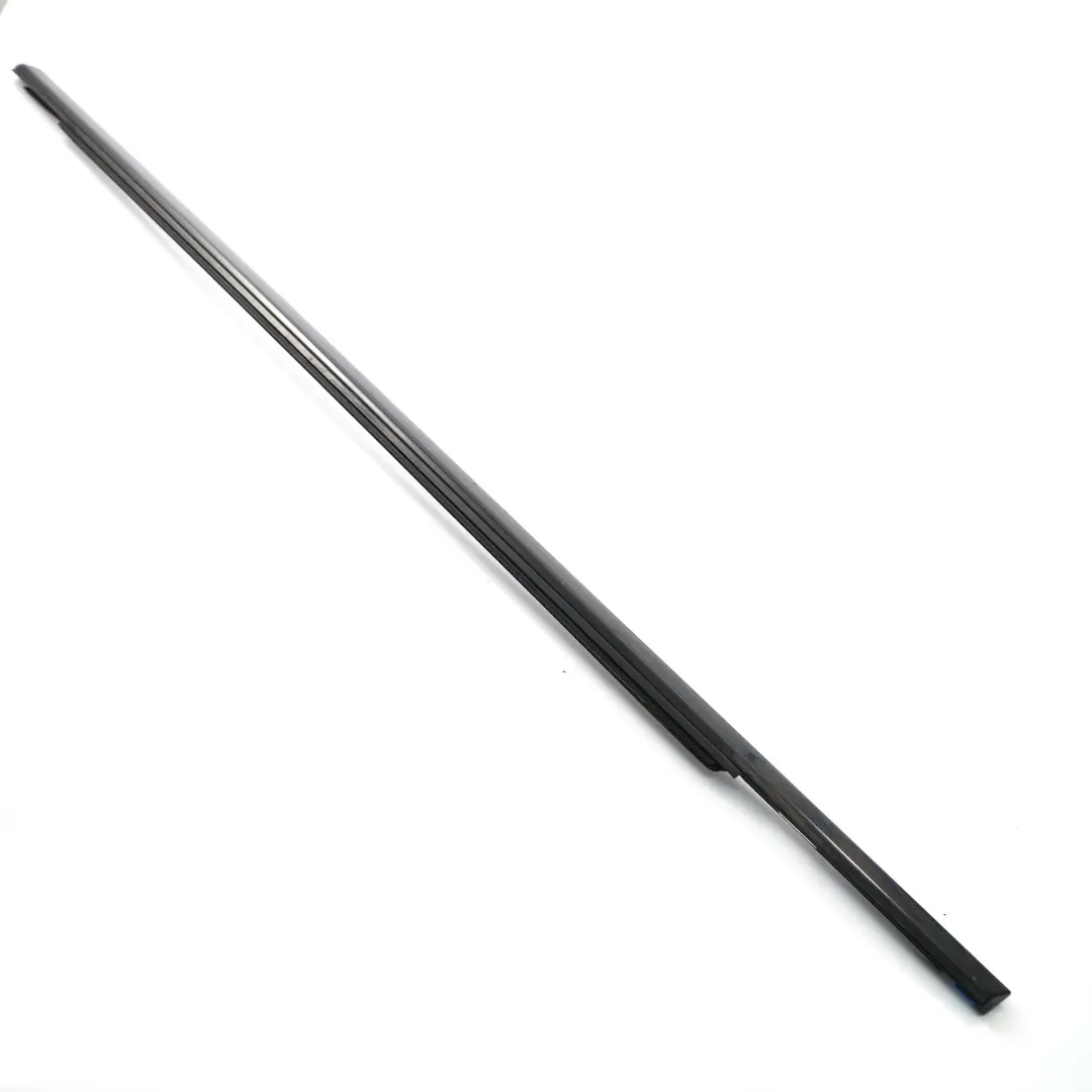 Finestrino Striscia Trim Bar Anteriore Sinistra Nera per Mercedes W246 con numero di parte A2467250382 Mercedes W246 Finestrino Striscia Trim Bar Anteriore Sinistra Nera - SKU A2467250382 - Numero di parte A2467250382