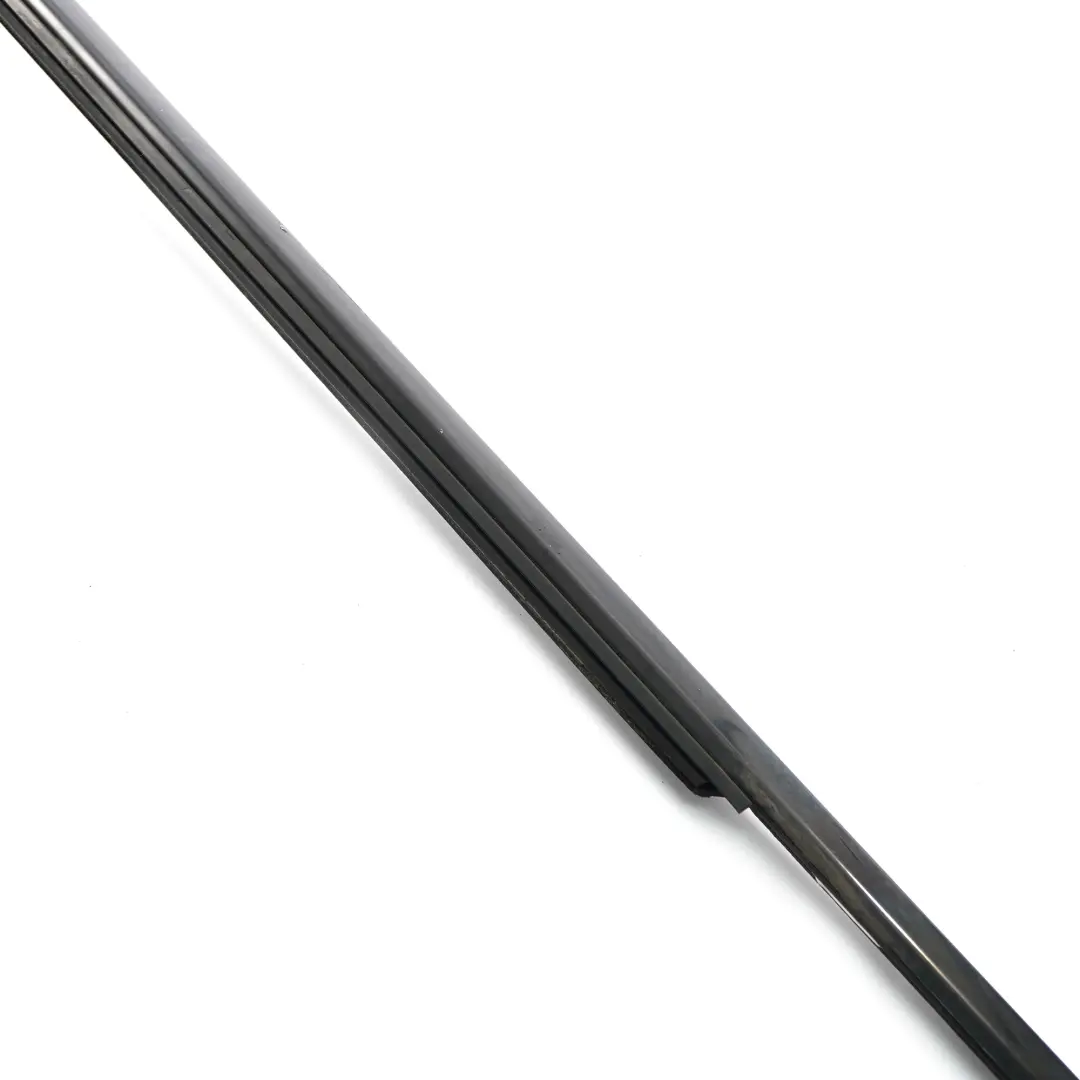 Finestrino Striscia Trim Bar Anteriore Sinistra Nera per Mercedes W246 con numero di parte A2467250382 Mercedes W246 Finestrino Striscia Trim Bar Anteriore Sinistra Nera - SKU A2467250382 - Numero di parte A2467250382