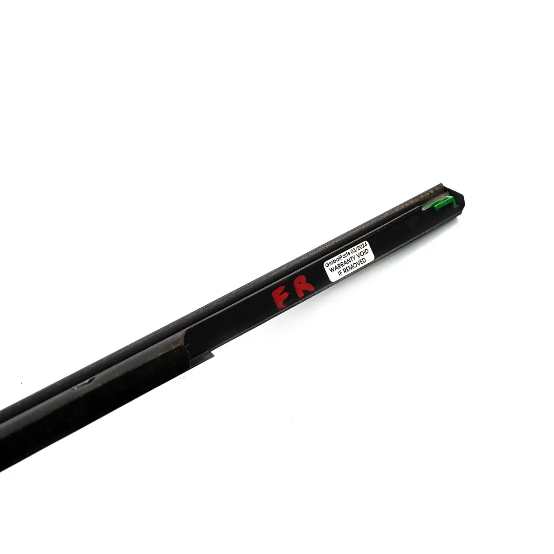 Mercedes W246 Barra rifinitura finestre Delantero Derecho Negro - SKU A2467250482 - Número de pieza A2467250482