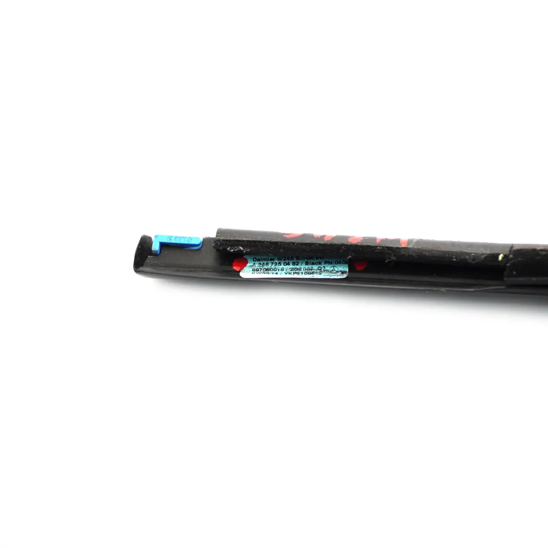 Mercedes W246 Barra rifinitura finestre Delantero Derecho Negro - SKU A2467250482 - Número de pieza A2467250482