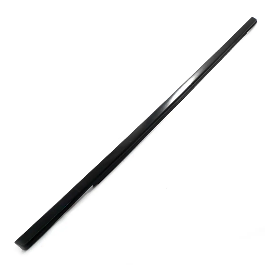 Mercedes W246 Barra di rivestimento finestrino anteriore destro nero - SKU A2467250482 - Numero di parte A2467250482