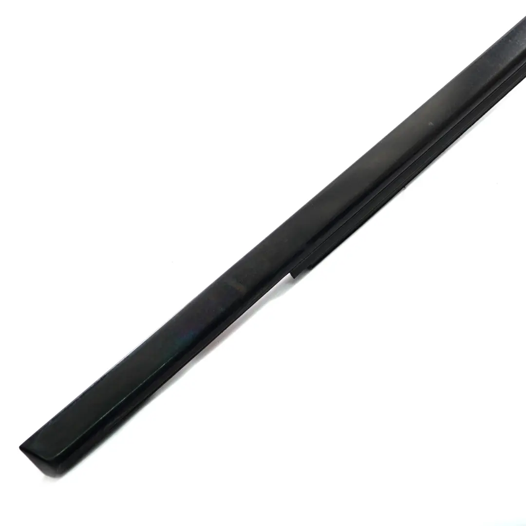 Mercedes W246 Barra di rivestimento finestrino anteriore destro nero - SKU A2467250482 - Numero di parte A2467250482