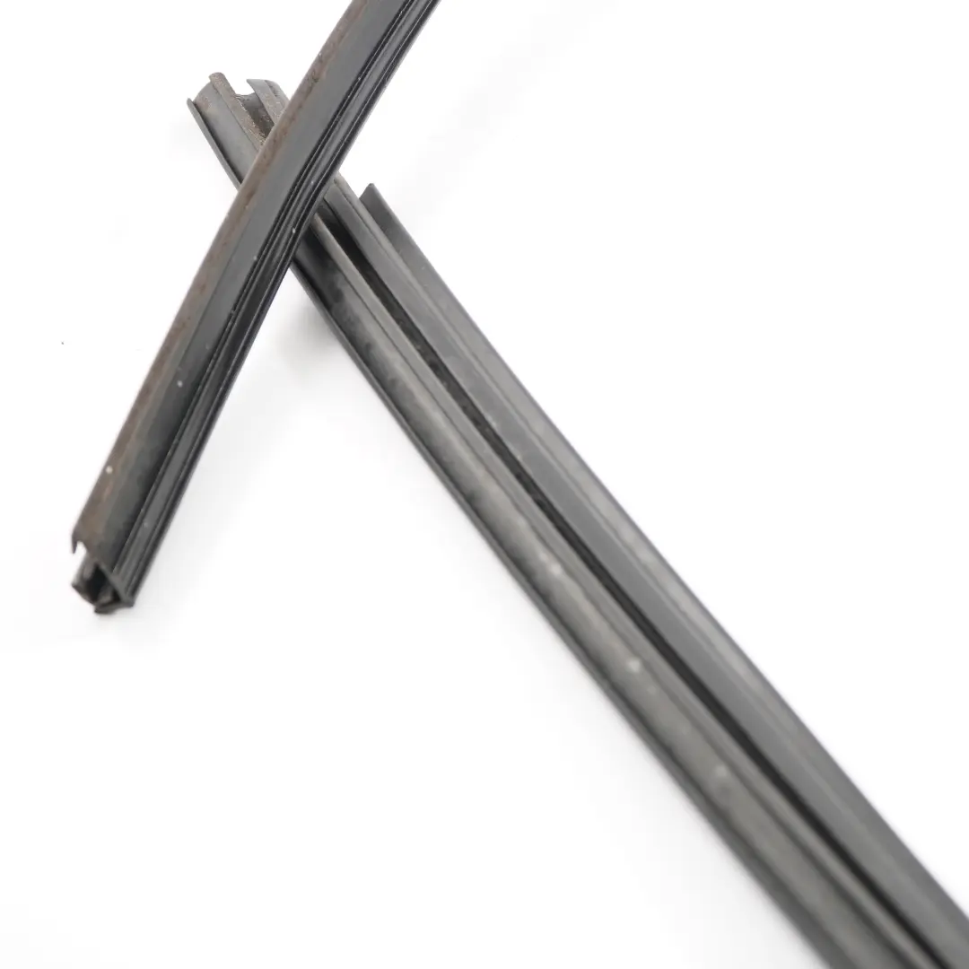 Mercedes W246 Guarnizione Porta Finestra Anteriore Sinistra Telaio Guida - SKU A2467250700 - Numero di parte A2467250700