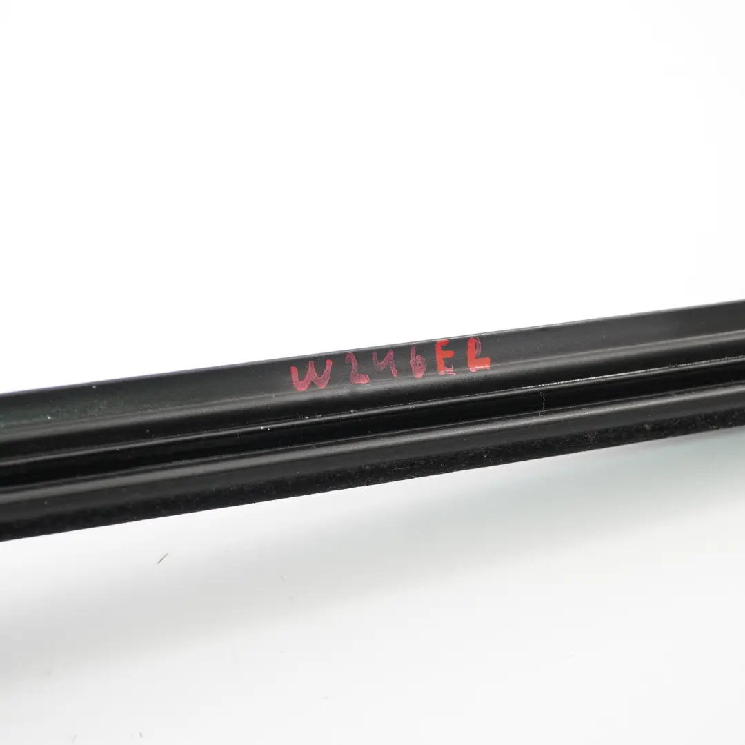 Joint d'étanchéité vitre intérieur avant gauche Joint de porte pour Mercedes W246 à propos du numéro de pièce A2467251100 Mercedes W246 Joint d'étanchéité vitre intérieur avant gauche Joint de porte - SKU A2467251100 - Numéro de pièce A2467251100