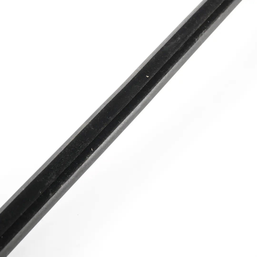 Mercedes W246 Joint d'étanchéité vitre intérieure porte avant droite - SKU A2467251200 - Numéro de pièce A2467251200
