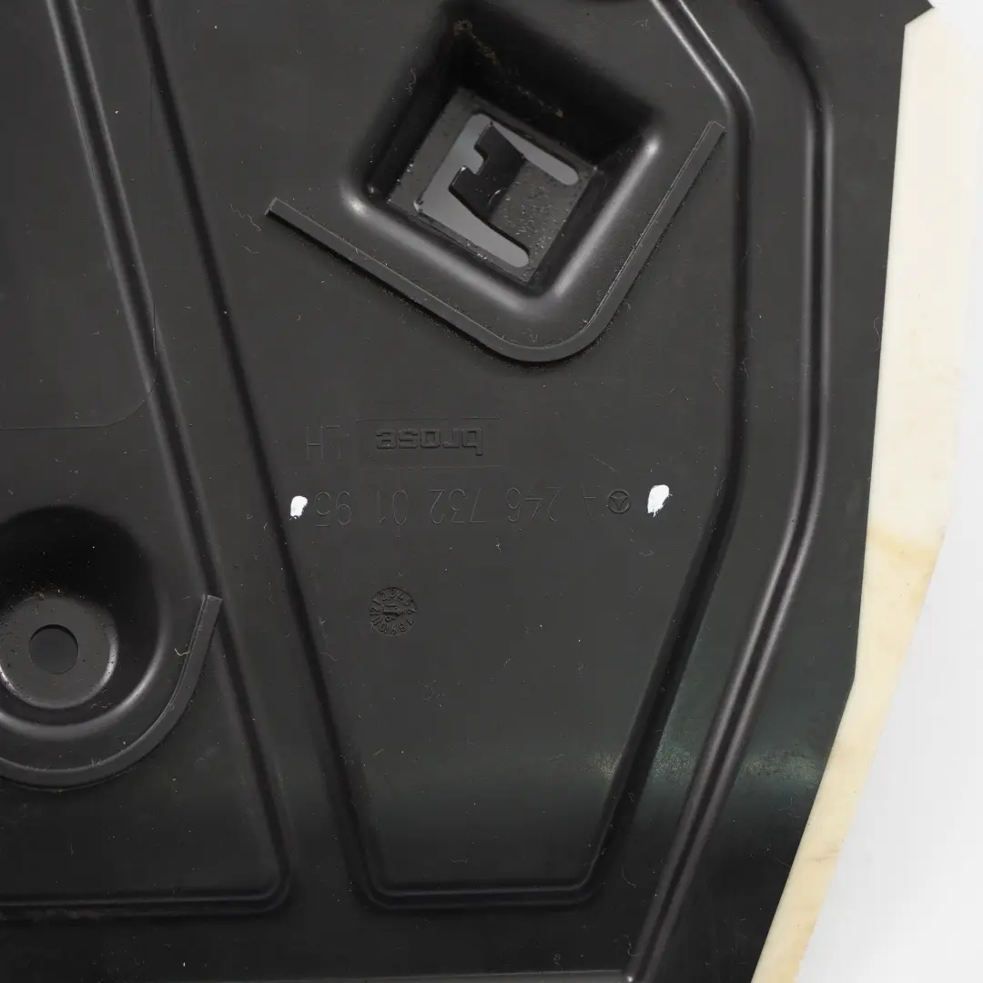 Porta scarico dell'acqua posteriore sinistra Copertura per Mercedes W246 con numero di parte A2467320195 Mercedes W246 Porta scarico dell'acqua posteriore sinistra Copertura - SKU A2467320195 - Numero di parte A2467320195