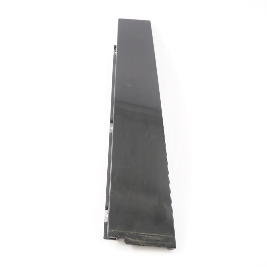 Embellecedor de puerta Mercedes W246 B-Pillar Tira Trasera Derecha para con número de pieza A2467320200 Embellecedor de puerta Mercedes W246 B-Pillar Tira Trasera Derecha - SKU A2467320200 - Número de pieza A2467320200