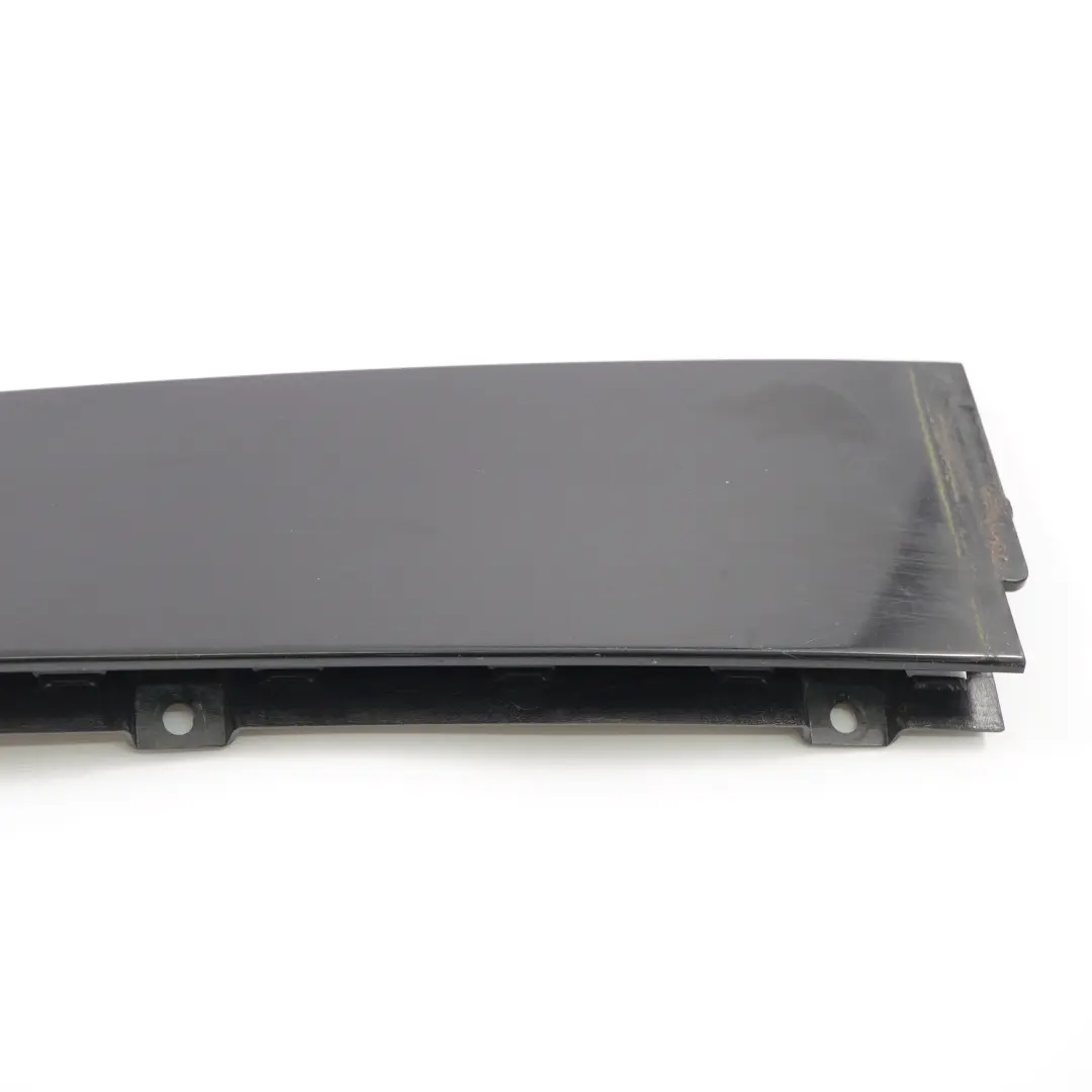 Rivestimento porta B-Pillar Striscia posteriore destra Alto Lucido per Mercedes W246 con numero di parte A2467320200 Mercedes W246 Rivestimento porta B-Pillar Striscia posteriore destra Alto Lucido - SKU A2467320200 - Numero di parte A2467320200