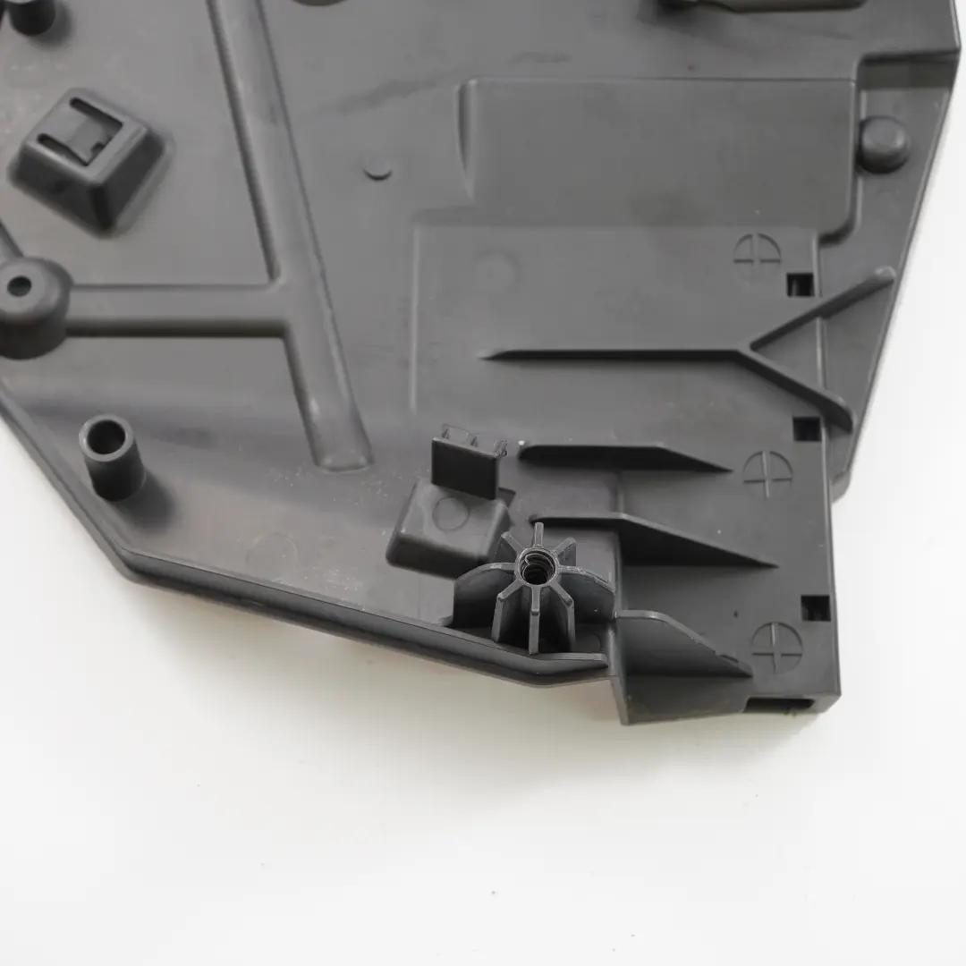 Porta scarico dell'acqua posteriore destra Copertura per Mercedes W246 con numero di parte A2467320295 Mercedes W246 Porta scarico dell'acqua posteriore destra Copertura - SKU A2467320295 - Numero di parte A2467320295