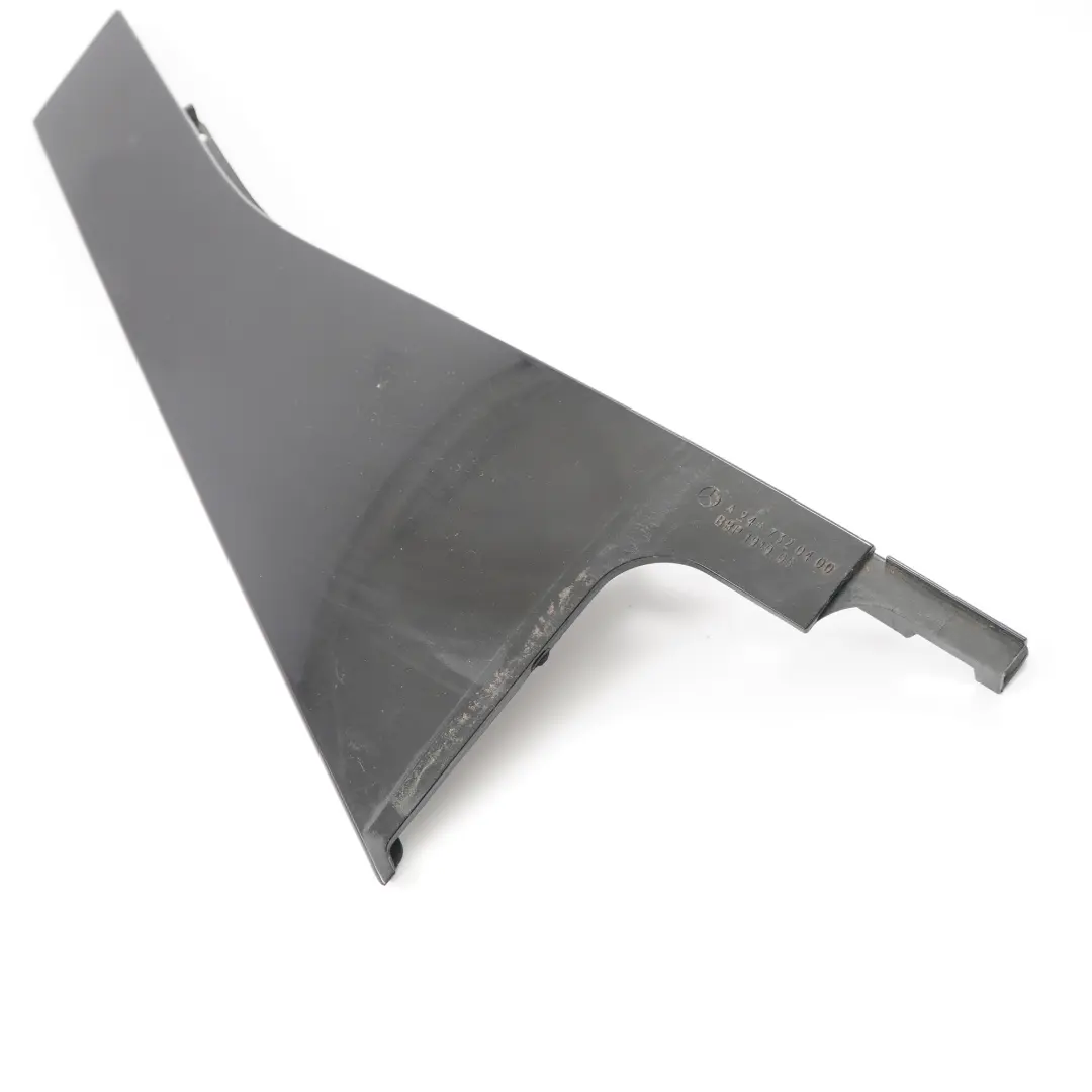 Tür verkleidung C-Säule Leiste hinten rechts Hochglanz für Mercedes W246 mit Teilenummer A2467320400 Mercedes W246 Tür verkleidung C-Säule Leiste hinten rechts Hochglanz - SKU A2467320400 - Teilenummer A2467320400