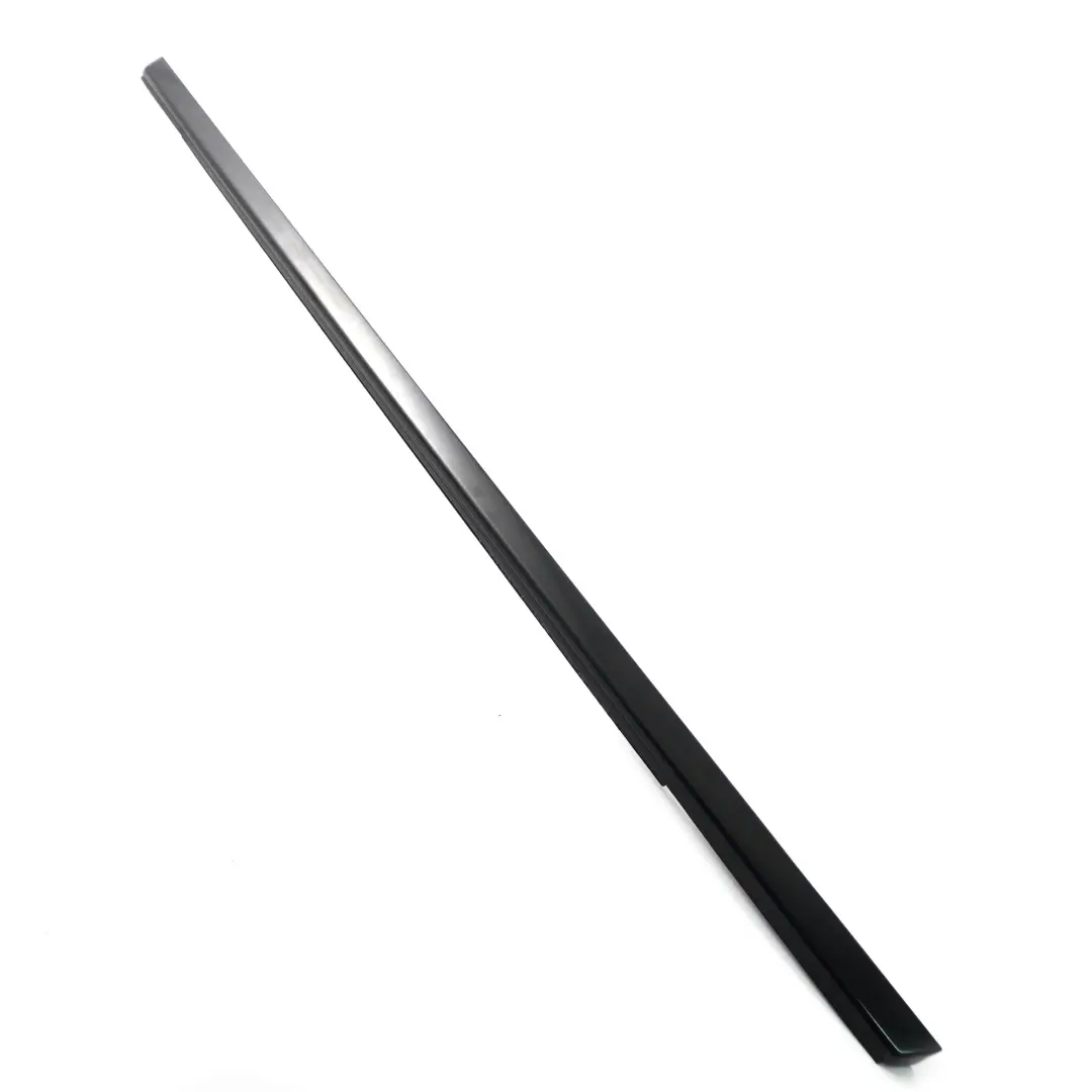 Mercedes W246 Barra embellecedora de ventana trasera derecha negra - SKU A2467350482 - Número de pieza A2467350482