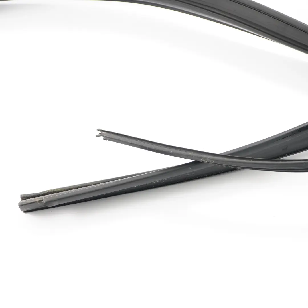 Joint de Vitrage Porte Arrière Gauche Joint de Cadre pour Mercedes W246 à propos du numéro de pièce A2467350700 Mercedes W246 Joint de Vitrage Porte Arrière Gauche Joint de Cadre - SKU A2467350700 - Numéro de pièce A2467350700