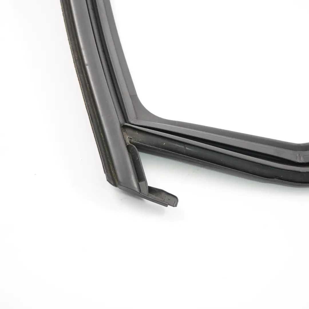 Fensterab dichtung Tür hinten rechts Rahmen für Mercedes W246 mit Teilenummer A2467350800 Mercedes W246 Fensterab dichtung Tür hinten rechts Rahmen - SKU A2467350800 - Teilenummer A2467350800