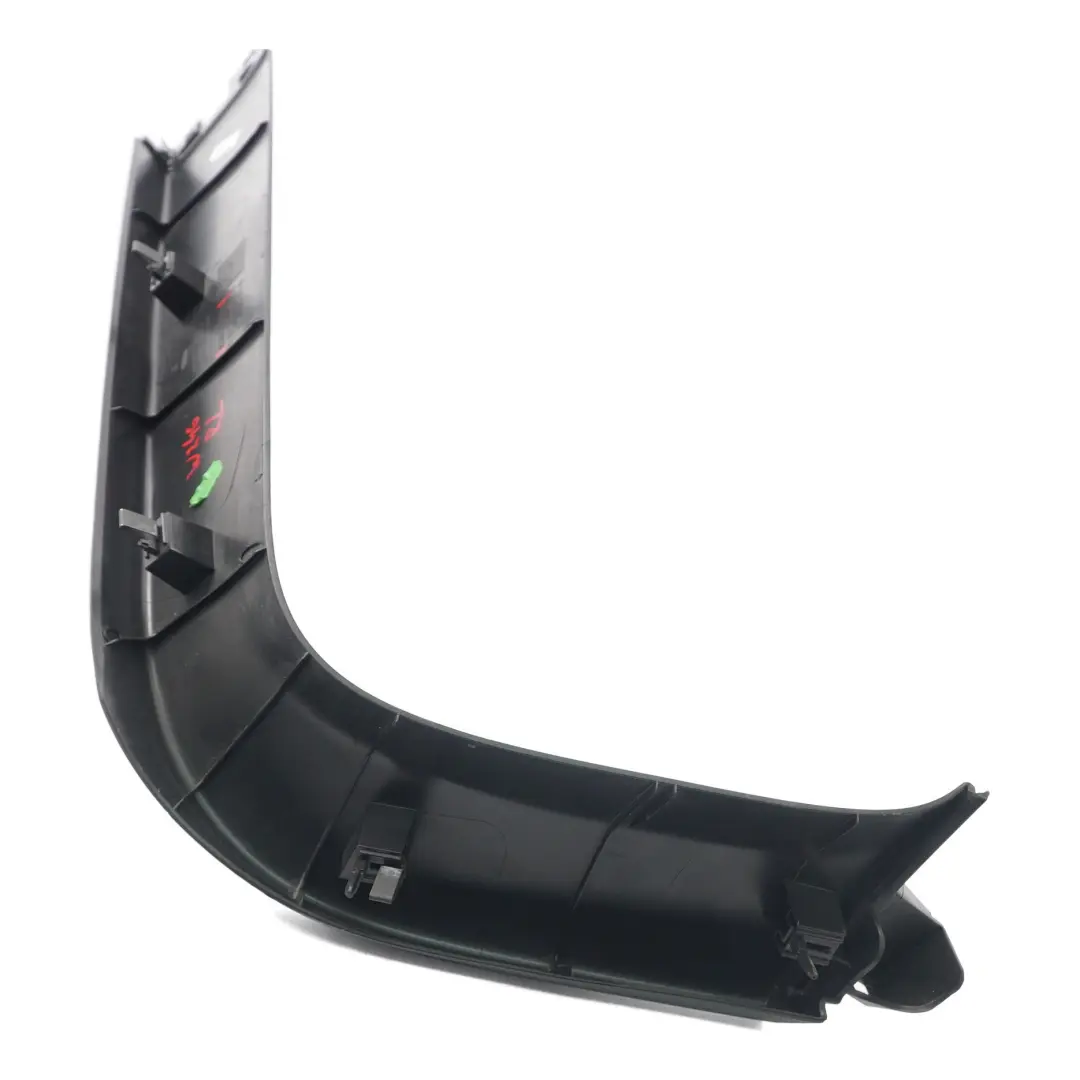 Tapa maletero Mercedes W246 embellecedor superior izquierda negro para con número de pieza A2467400171 Tapa maletero Mercedes W246 embellecedor superior izquierda negro - SKU A2467400171 - Número de pieza A2467400171