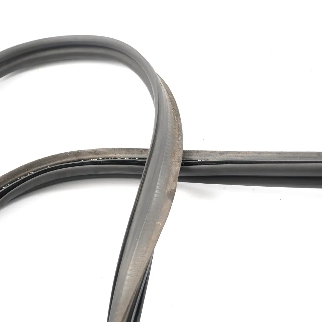 Coperchio del bagagliaio Guarnizione tenuta in gomma per Mercedes W246 con numero di parte A2467400478 Mercedes W246 Coperchio del bagagliaio Guarnizione tenuta in gomma - SKU A2467400478 - Numero di parte A2467400478