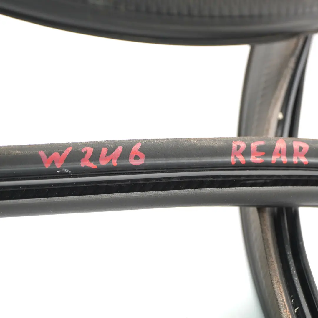 Couvercle coffre hayon joint d'étanchéité caoutchouc pour Mercedes W246 à propos du numéro de pièce A2467400478 Mercedes W246 Couvercle coffre hayon joint d'étanchéité caoutchouc - SKU A2467400478 - Numéro de pièce A2467400478