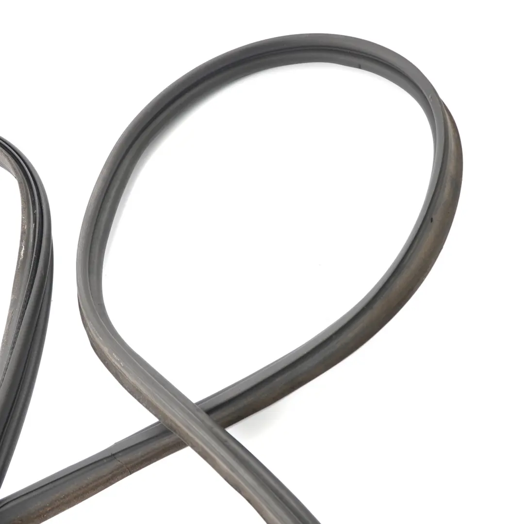 Coperchio del bagagliaio Guarnizione tenuta in gomma per Mercedes W246 con numero di parte A2467400478 Mercedes W246 Coperchio del bagagliaio Guarnizione tenuta in gomma - SKU A2467400478 - Numero di parte A2467400478