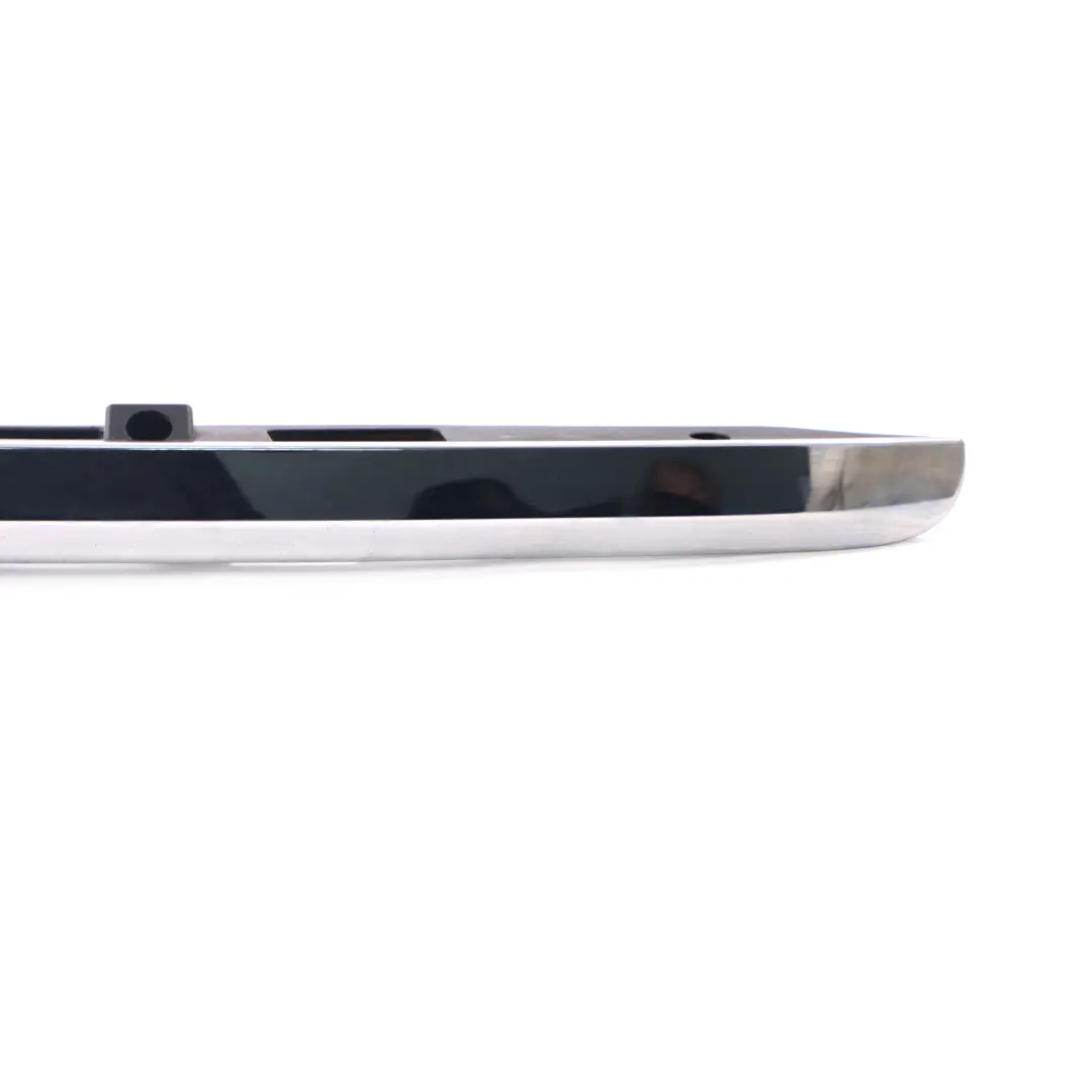 Embellecedor Empuñadura Matrícula Maletero Cromado para Mercedes W246 con número de pieza A2467405700 Mercedes W246 Embellecedor Empuñadura Matrícula Maletero Cromado - SKU A2467405700 - Número de pieza A2467405700