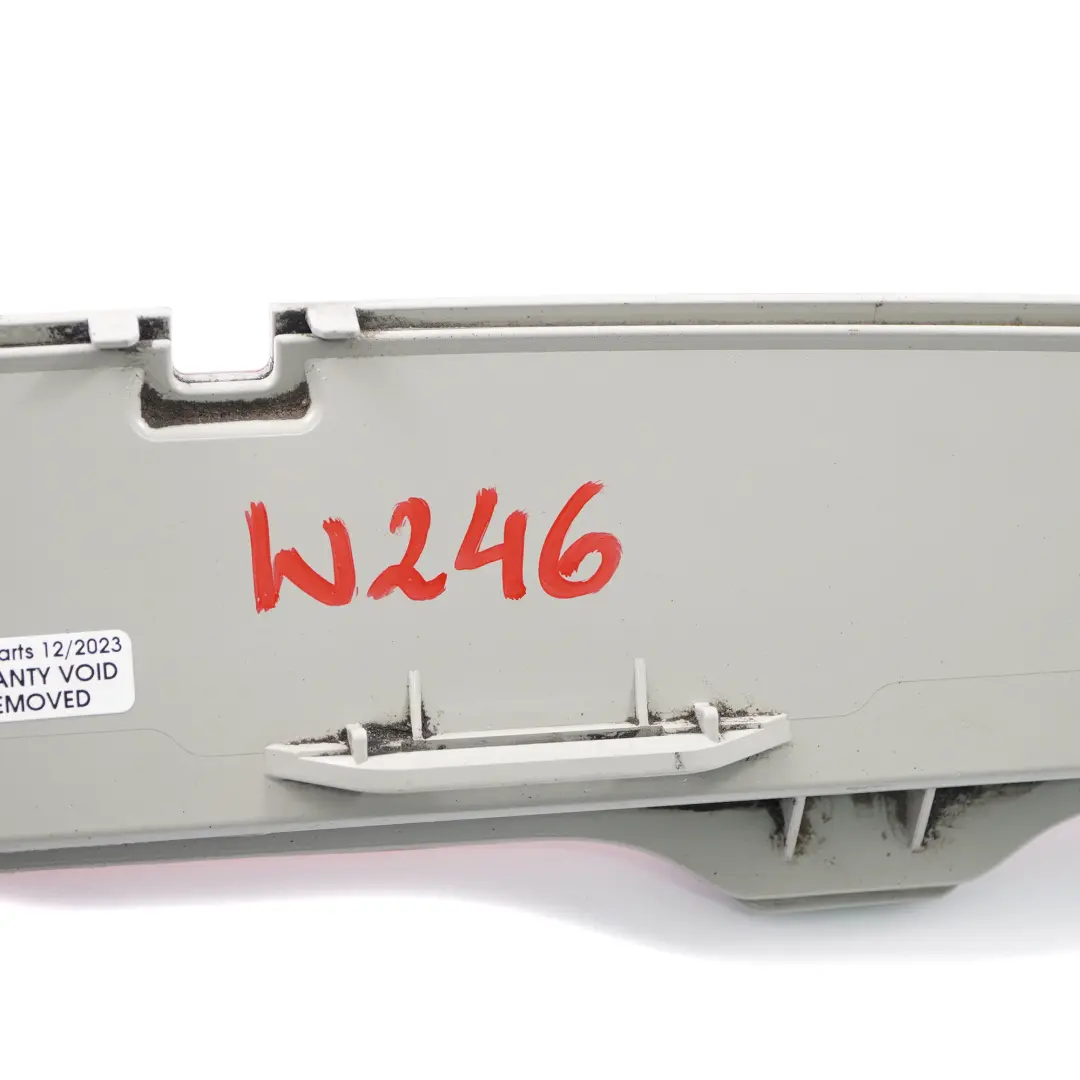 Tercera luz de freno trasera adicional Luz de freno para Mercedes W246 con número de pieza A2468200156 Mercedes W246 Tercera luz de freno trasera adicional Luz de freno - SKU A2468200156 - Número de pieza A2468200156