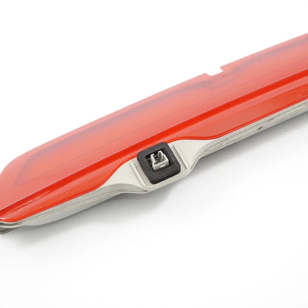 Terza luce di stop supplementare posteriore per Mercedes W246 con numero di parte A2468200156 Mercedes W246 Terza luce di stop supplementare posteriore - SKU A2468200156 - Numero di parte A2468200156