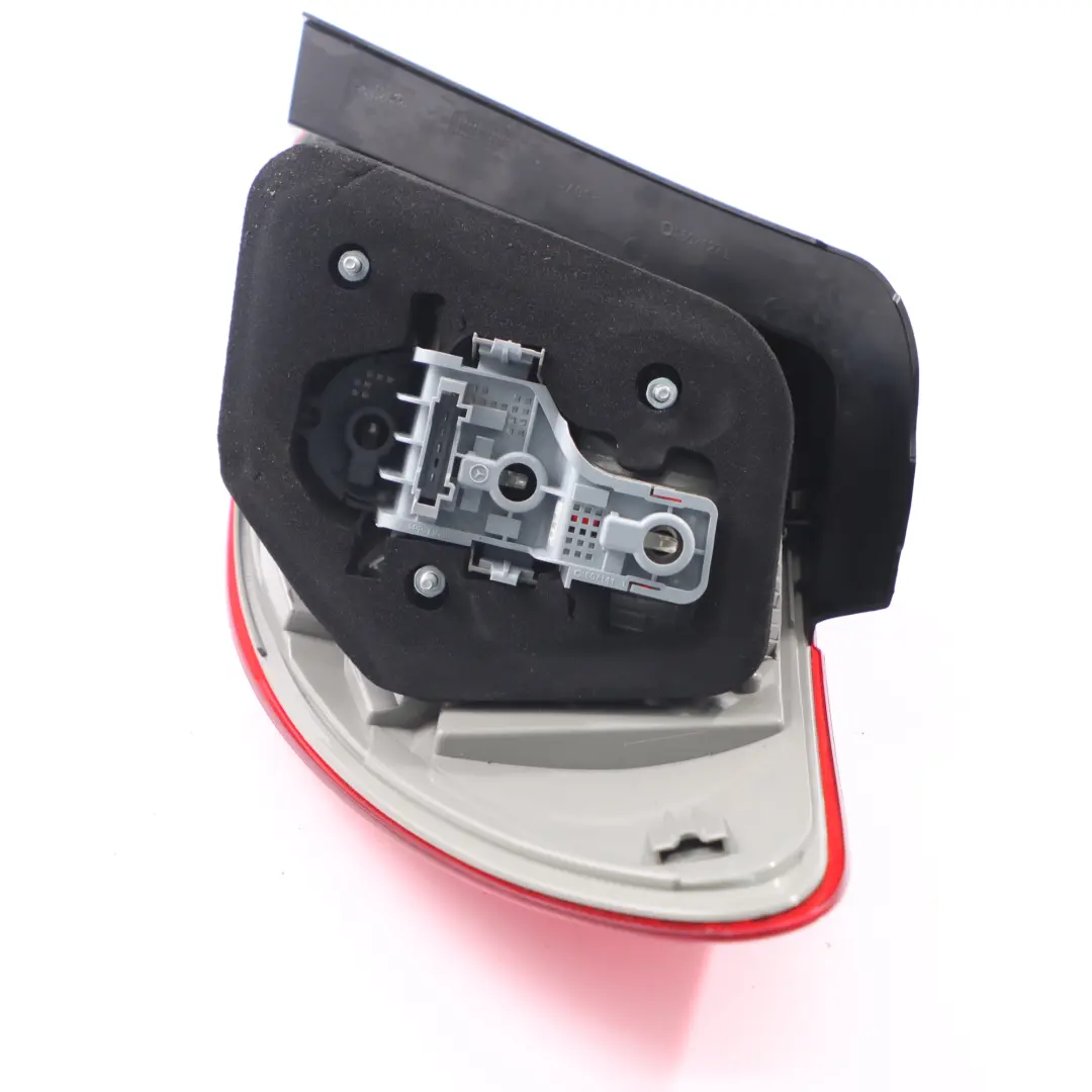 Luz Trasera Izquierda Panel lateral luces traseras LED para Mercedes W246 con número de pieza A2468200564 Mercedes W246 Luz Trasera Izquierda Panel lateral luces traseras LED - SKU A2468200564 - Número de pieza A2468200564