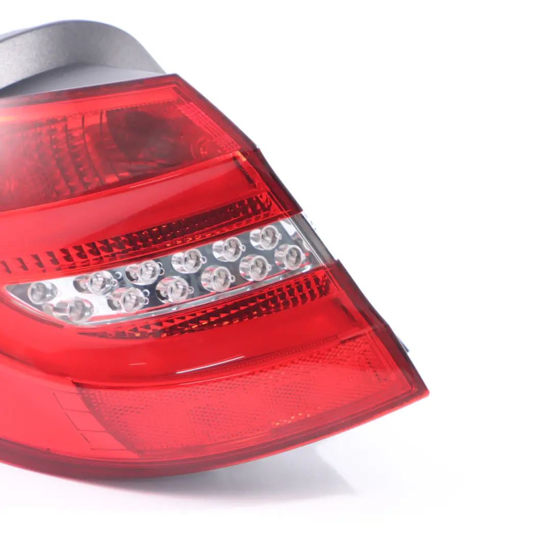 Mercedes W246 Feu arrière gauche Panneau latéral du feu arrière LED - SKU A2468200564 - Numéro de pièce A2468200564