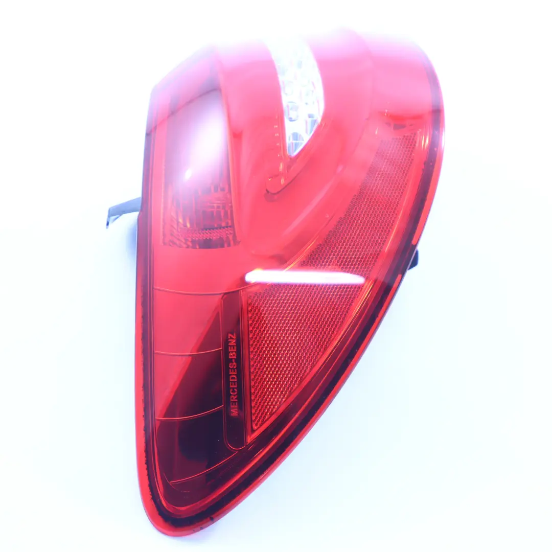 Feu arrière gauche Panneau latéral du feu arrière LED pour Mercedes W246 à propos du numéro de pièce A2468200564 Mercedes W246 Feu arrière gauche Panneau latéral du feu arrière LED - SKU A2468200564 - Numéro de pièce A2468200564