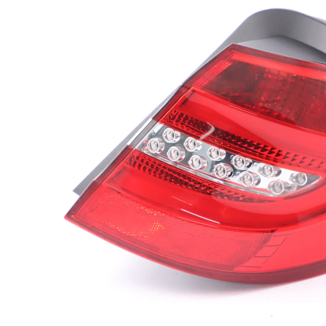 Mercedes W246 Luz Trasera Derecha Panel lateral luces traseras LED - SKU A2468200664 - Número de pieza A2468200664