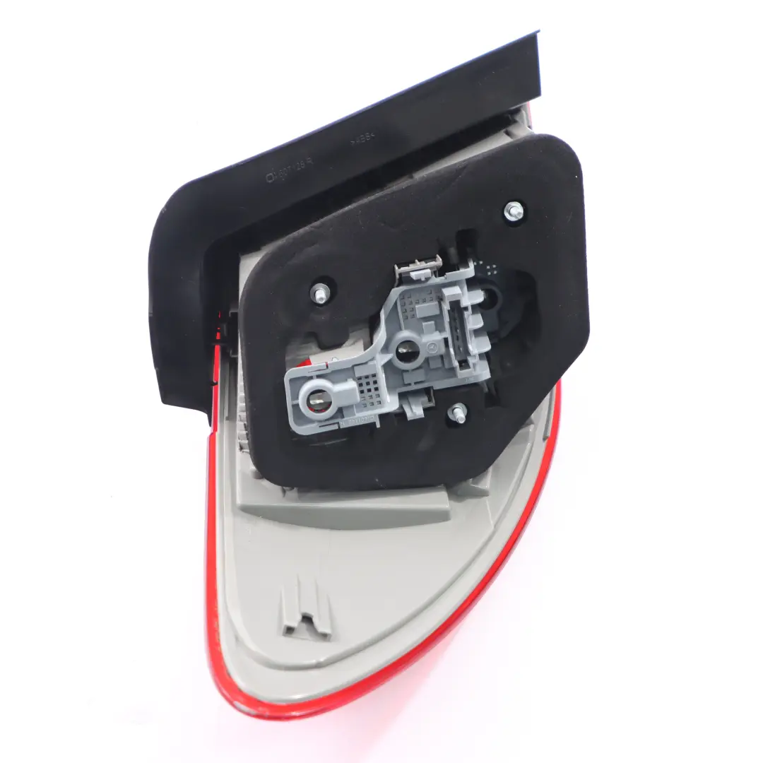 Luz Trasera Derecha Panel lateral luces traseras LED para Mercedes W246 con número de pieza A2468200664 Mercedes W246 Luz Trasera Derecha Panel lateral luces traseras LED - SKU A2468200664 - Número de pieza A2468200664