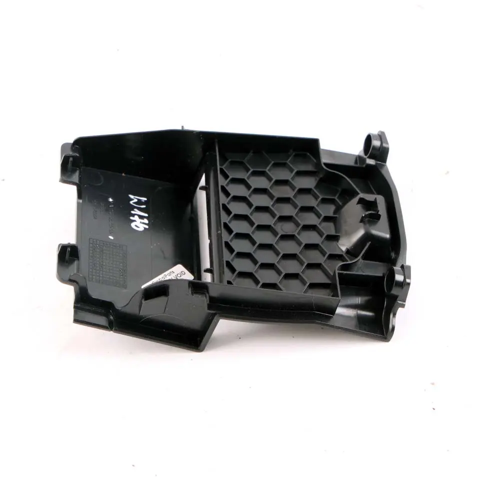 Mercedes W176 W246 Plaque maintien plateau rangement console centrale - SKU A2468230000 - Numéro de pièce A2468230000