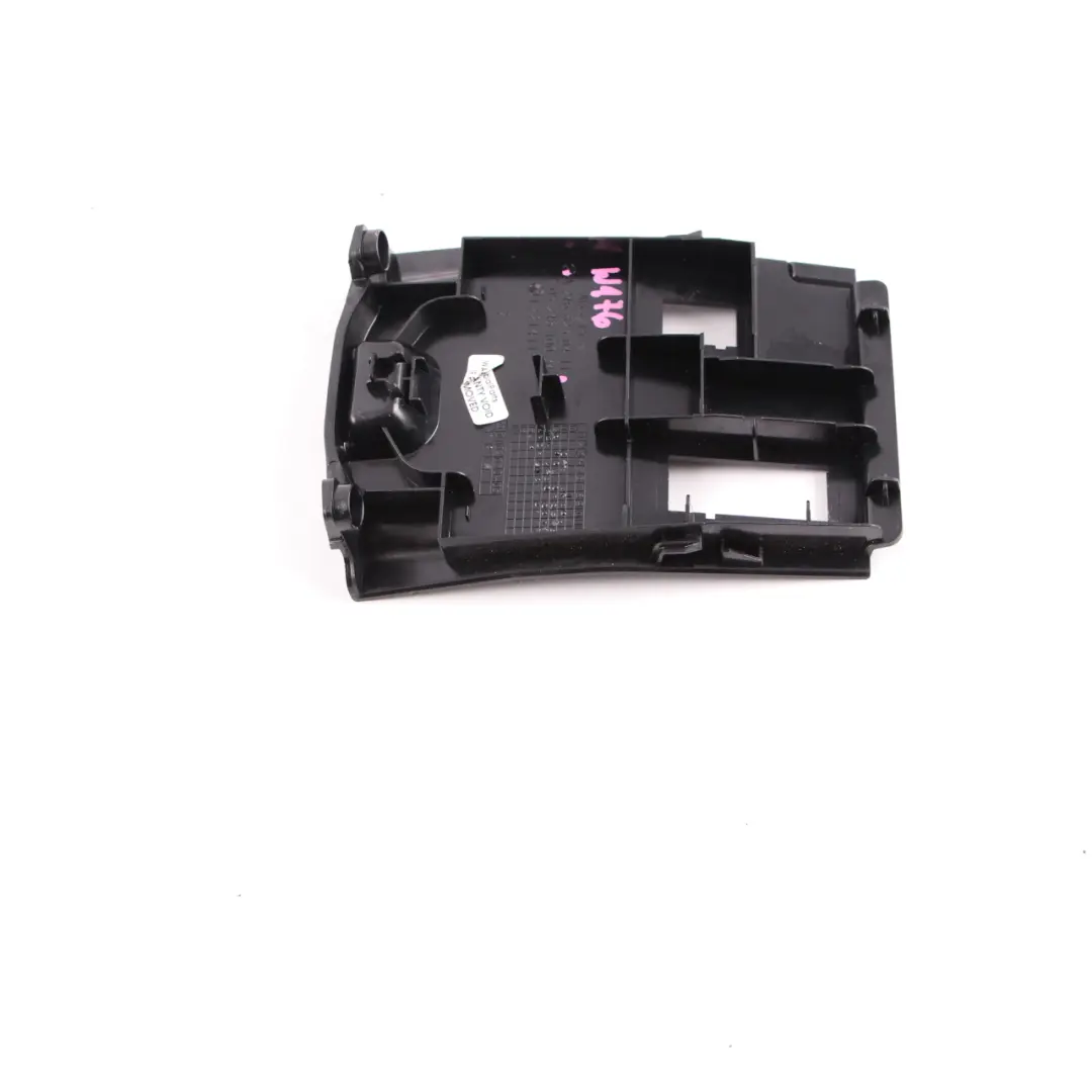 Mercedes W176 W246 USB Port Abdeckung Stecker Buchse Stecker Abdeckung Schwarz - SKU A2468230411 - Teilenummer A2468230411