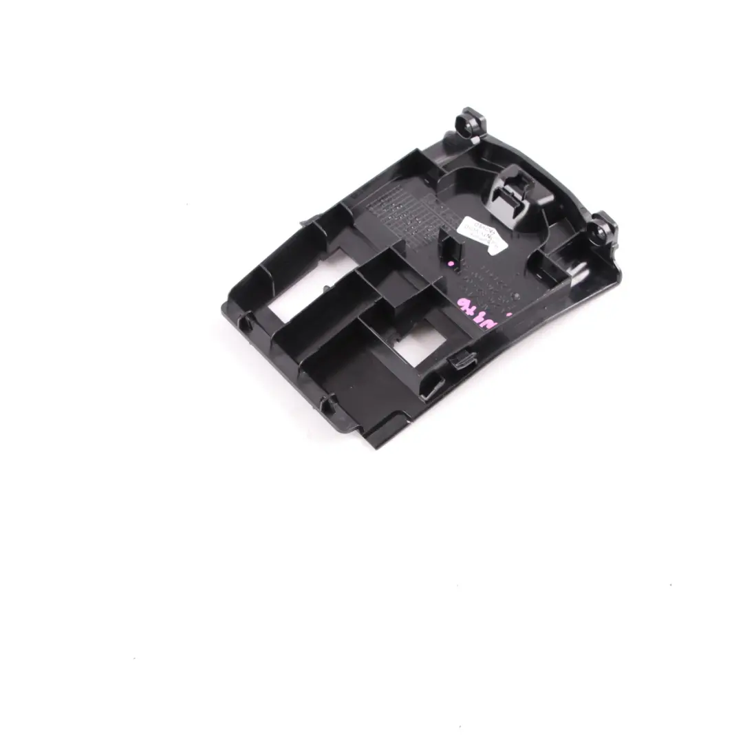 Mercedes W176 W246 USB Port Abdeckung Stecker Buchse Stecker Abdeckung Schwarz - SKU A2468230411 - Teilenummer A2468230411