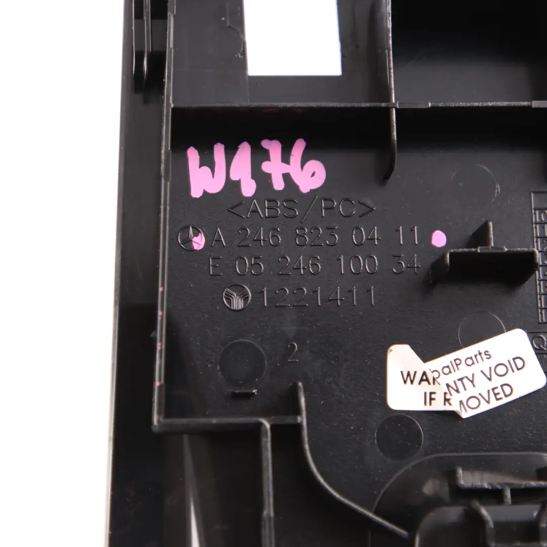 Mercedes W176 W246 Osłona Zaślepka Panel Gniazda USB AUX Czarna - SKU A2468230411 - Numer Części A2468230411
