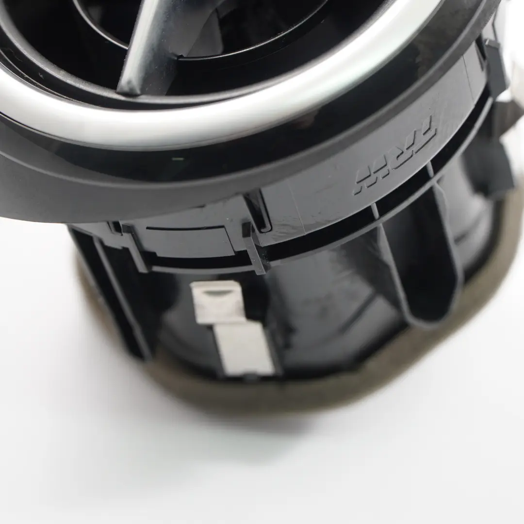 Salpicadero Izquierdo Boquilla Ventilación Silver para Mercedes W246 con número de pieza A2468303900 Mercedes W246 Salpicadero Izquierdo Boquilla Ventilación Silver - SKU A2468303900 - Número de pieza A2468303900