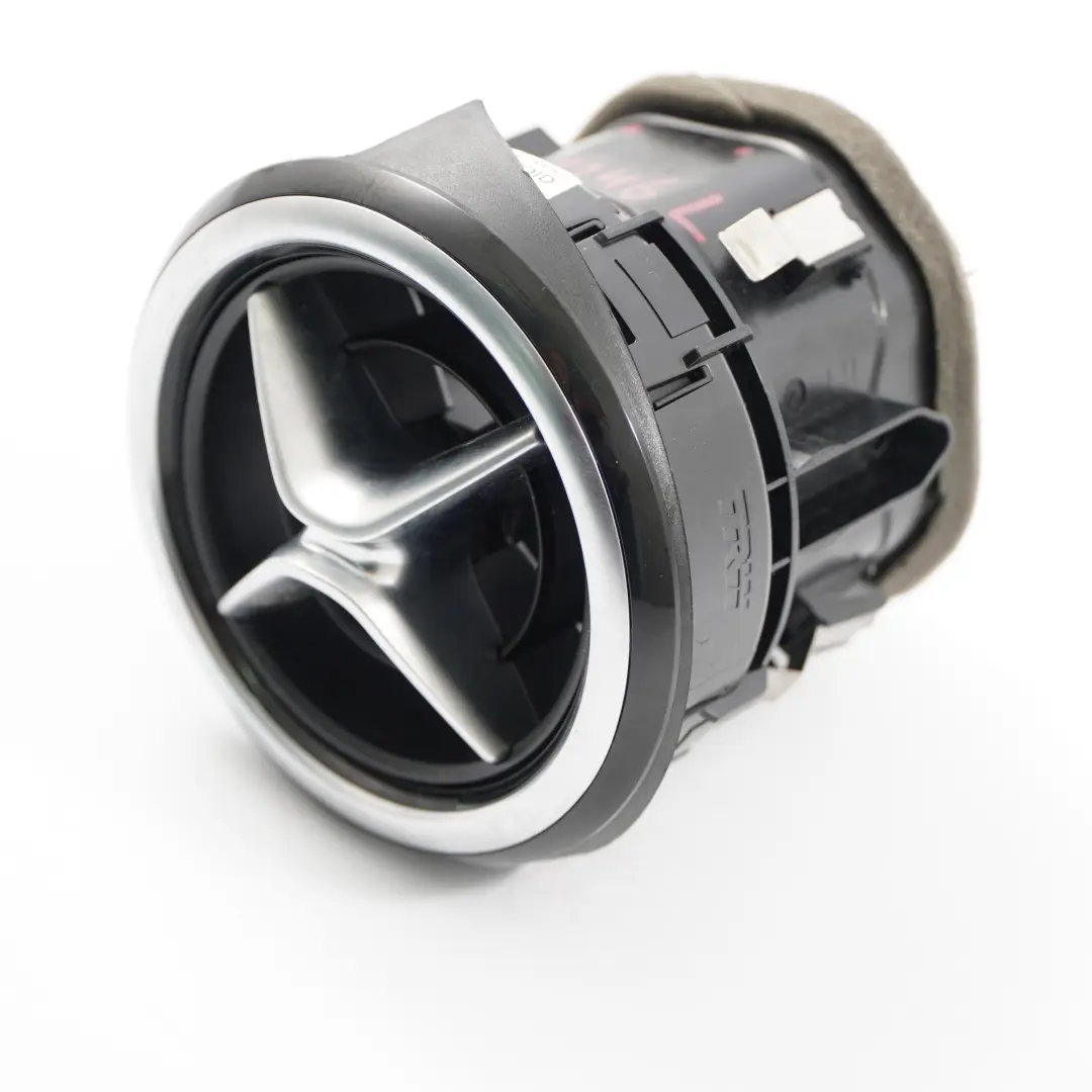 Salpicadero Izquierdo Boquilla Ventilación Silver para Mercedes W246 con número de pieza A2468303900 Mercedes W246 Salpicadero Izquierdo Boquilla Ventilación Silver - SKU A2468303900 - Número de pieza A2468303900