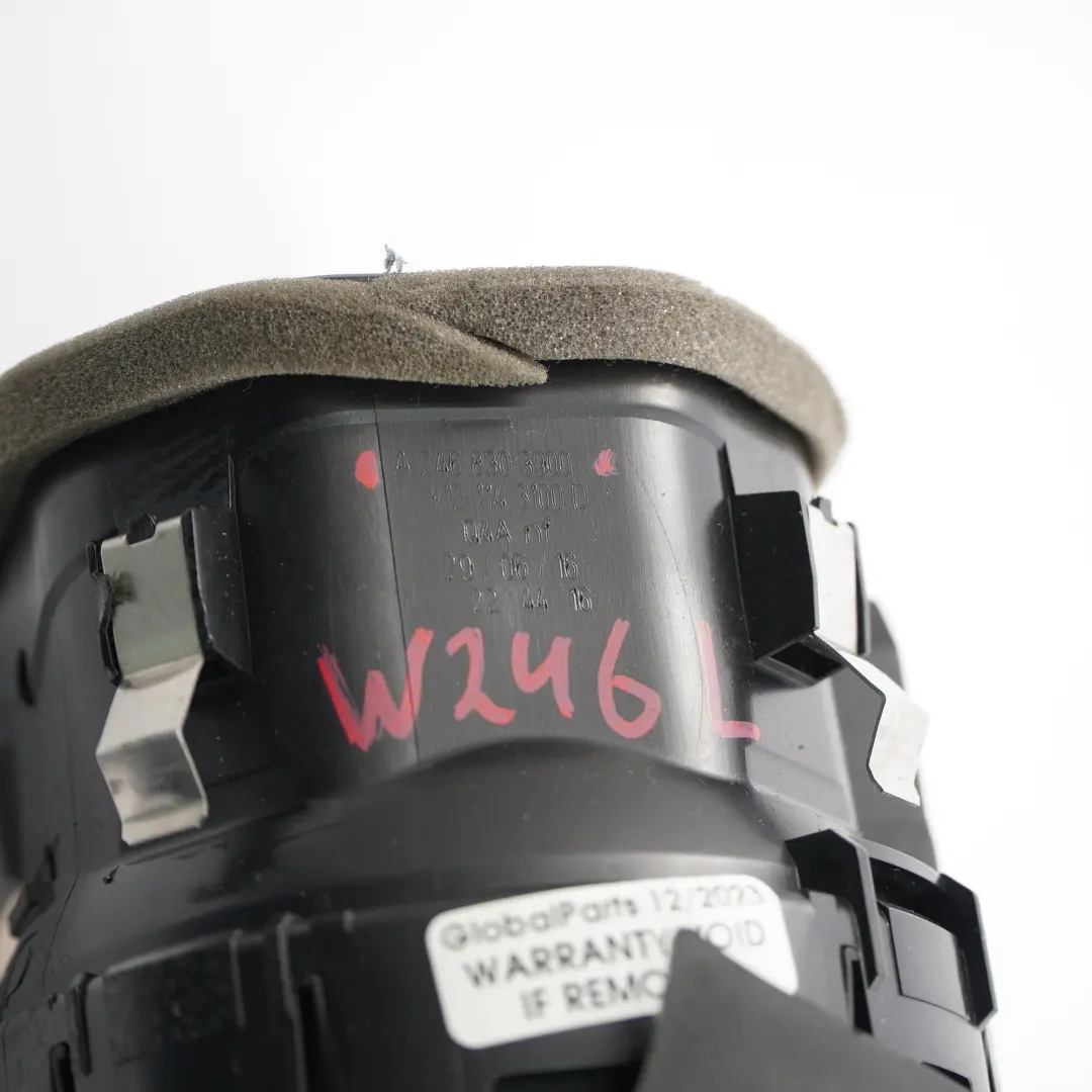 Kratka Nawiewu Deski Lewa Silver Shadow do Mercedes W246 o numerze A2468303900 Mercedes W246 Kratka Nawiewu Deski Lewa Silver Shadow - SKU A2468303900 - Numer Części A2468303900